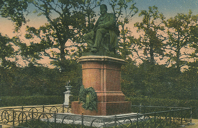 Alte Ansichtskarte Fritz-Reuter-Denkmal in Neubrandenburg